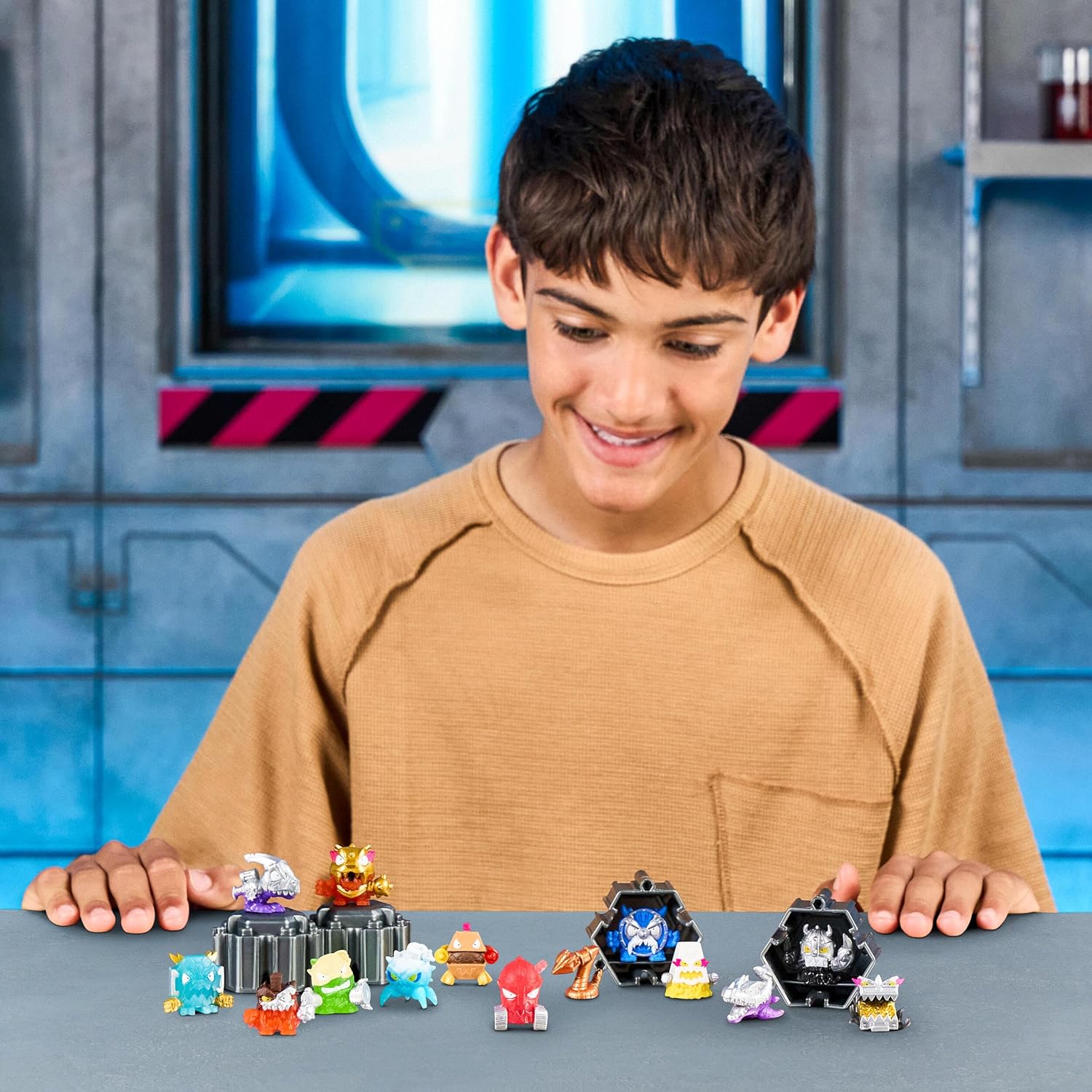 MrBeast Lab Swarms Battle Fusion Mega Lab Pack – 14 Micro Beasts — view 5
