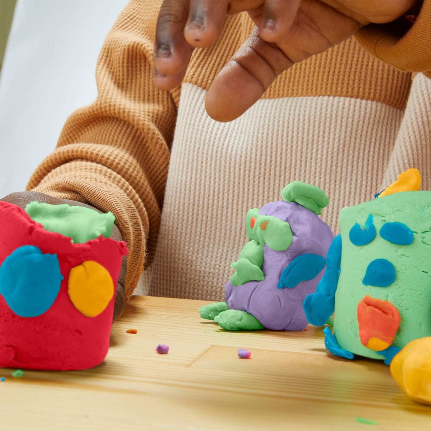 Play-Doh 12 Pack Celebration Compound with Confetti & Metallic Shine — view 6
