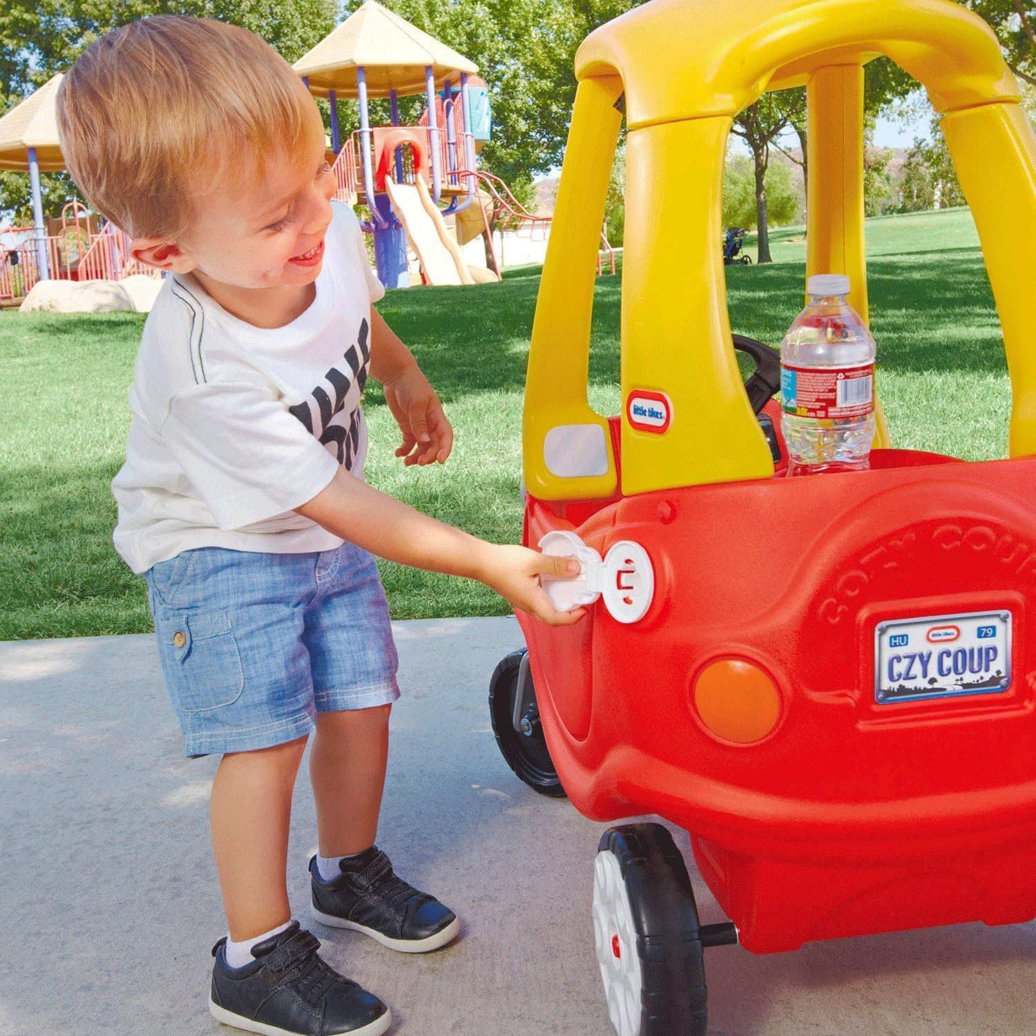 Little Tikes Cozy Coupe Car Push & Pedal Ride-On for Kids Ages 18m-5y — view 9