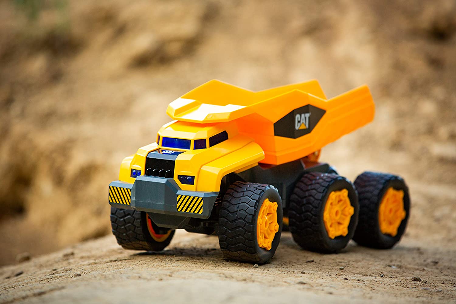 CAT Construction Massive Mover RC Vehicle 82440 - Colorland Toys