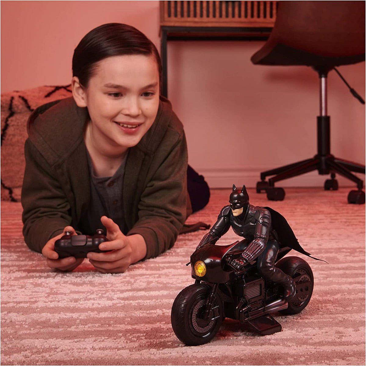 DC Batman Movie RC Batcycle with Batman Rider 1:10 6060490 - Colorland Toys