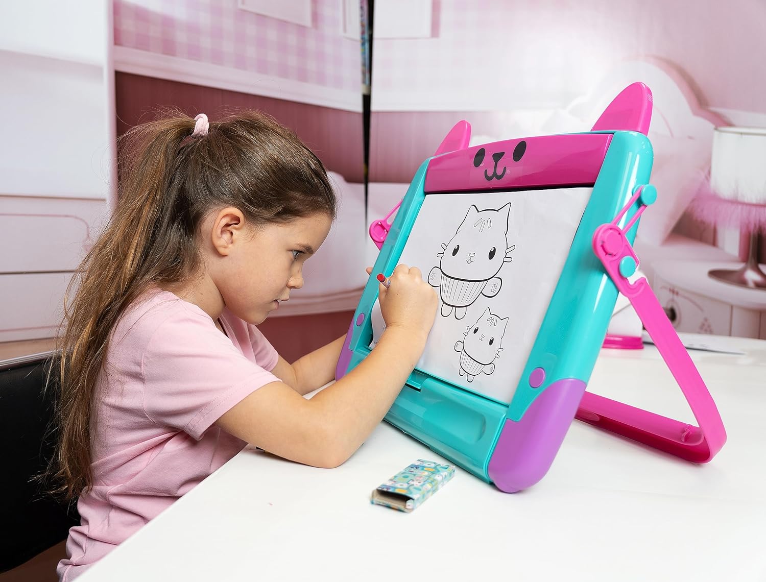 Gabby's Dollhouse Art Easel DTT - 5194 - Colorland Toys