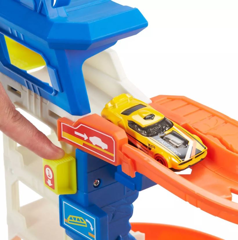 Hot Wheels Attacking Shark Escape Trackset HDP06 - Colorland Toys