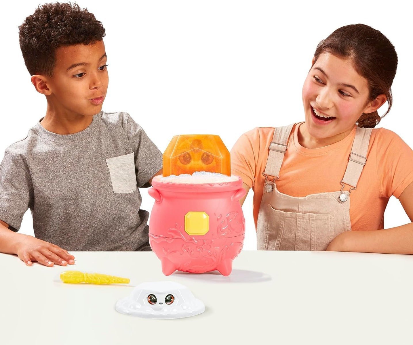 Magic Mixies Magical Gem Surprise Cauldron - Fire Magic 14882/64939 - Colorland Toys