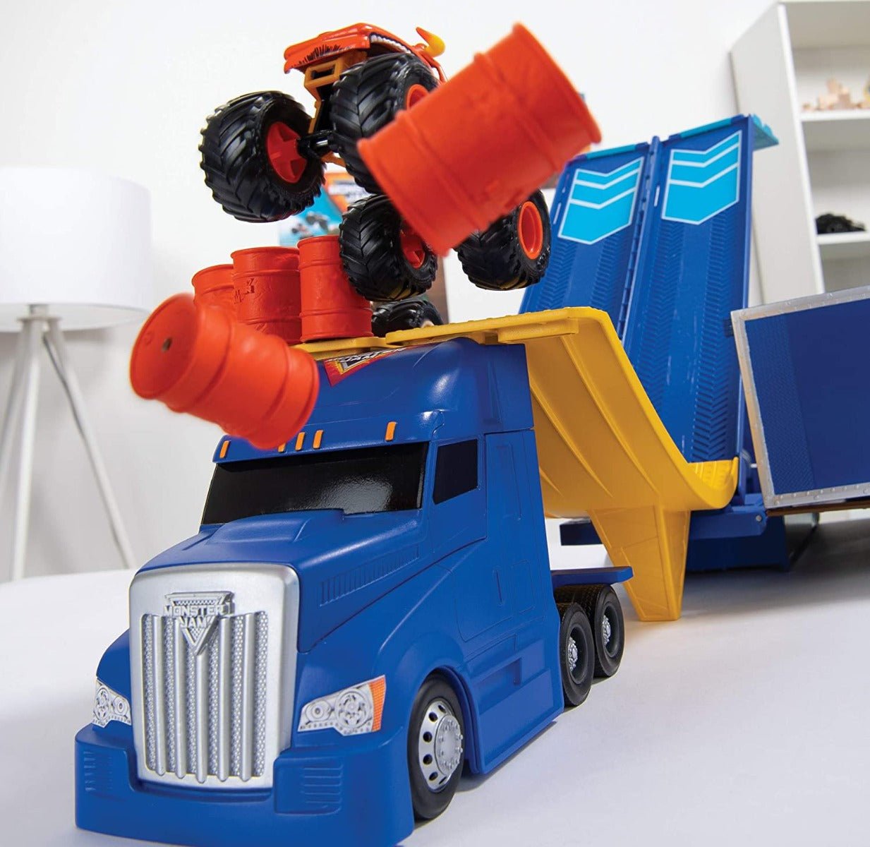 Monster Jam 1:64 2 - in - 1 Transforming Hauler Playset 6058258 - Colorland Toys