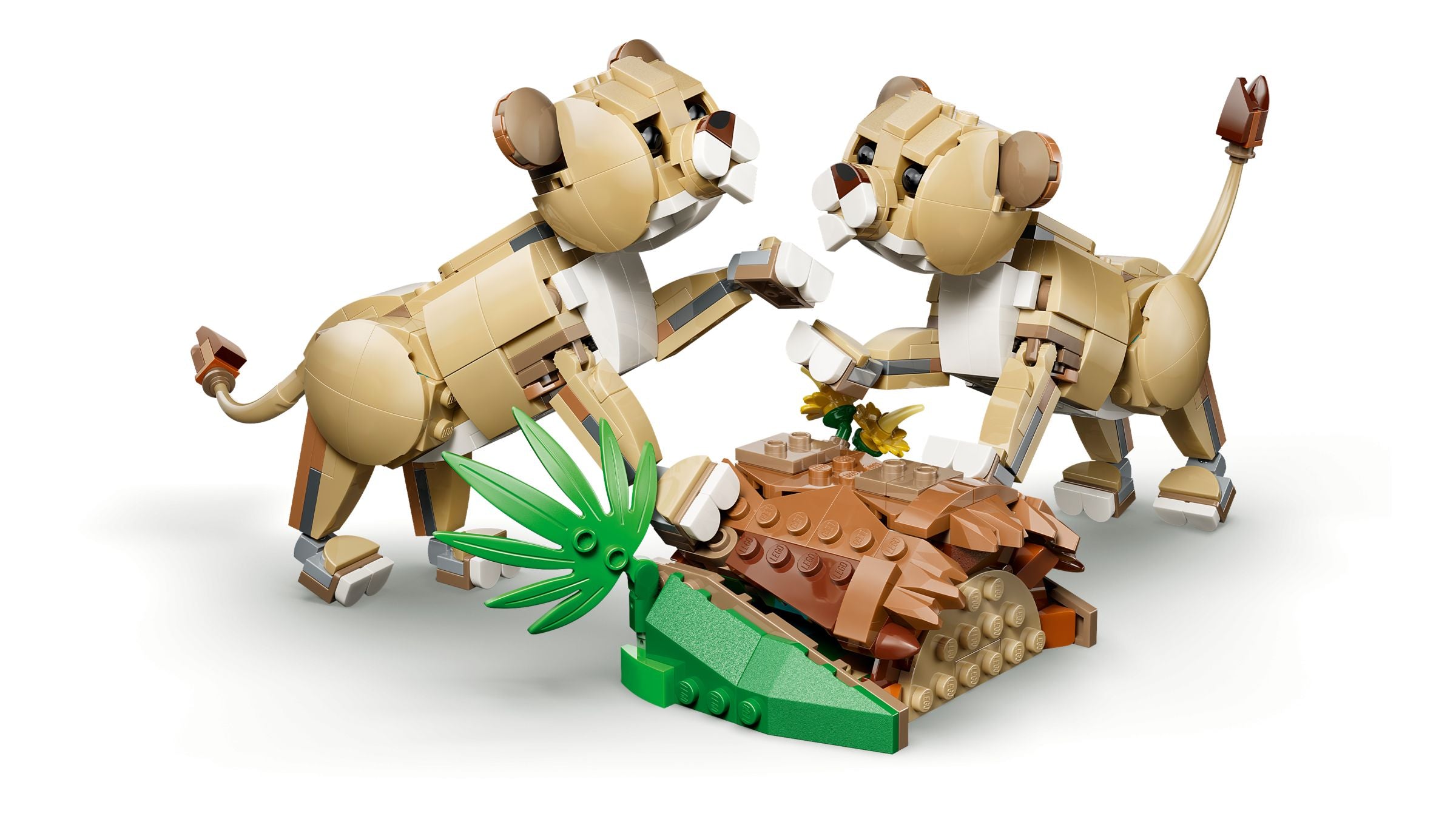 LEGO Creator 31386 Majestic Lion 3-in-1 Building Set, 839 Pieces — view 2