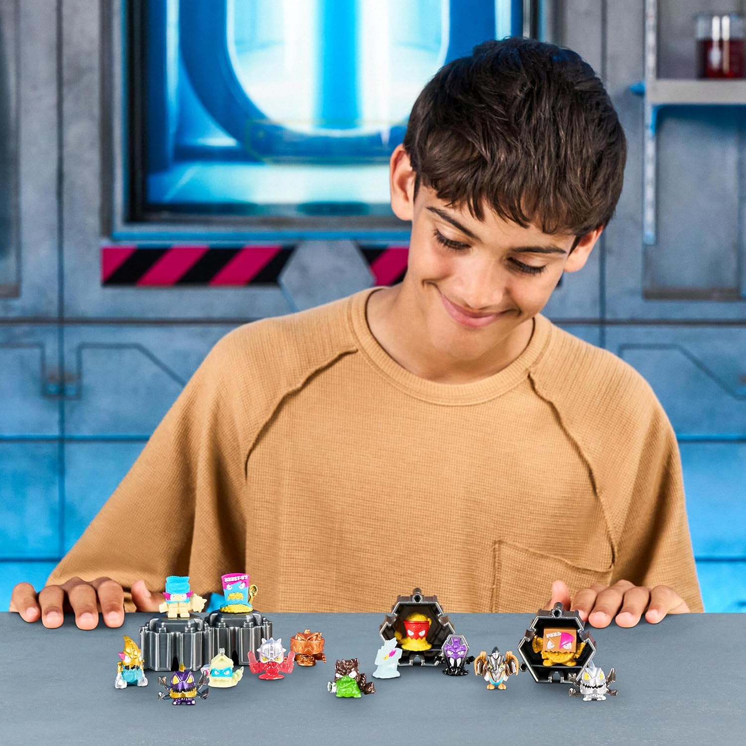 MrBeast Lab Swarms Battle Fusion Mega Lab Pack – 14 Micro Beasts — view 5