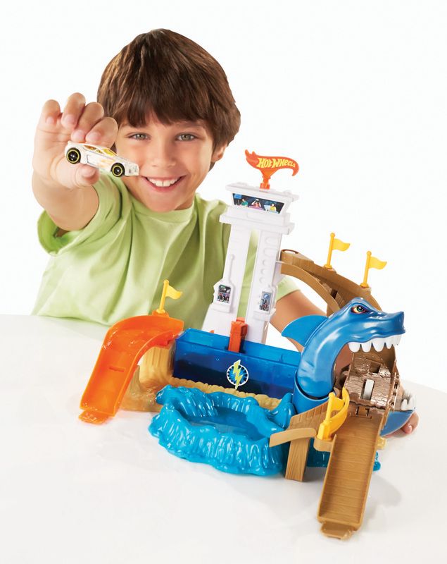 Hot Wheels City Colour Shifters Sharkport Showdown Playset BGK04 - Colorland Toys