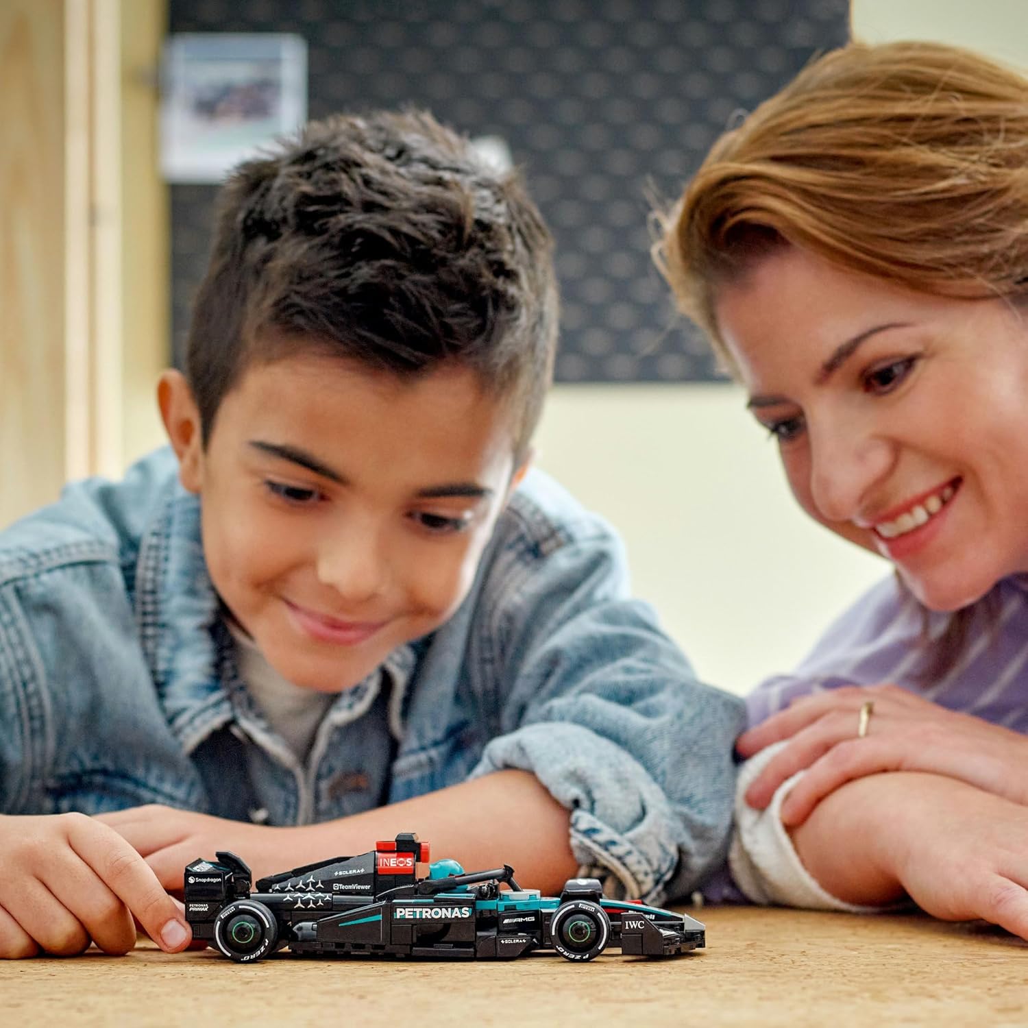 LEGO Mercedes-AMG F1 W15 Race Car 77244