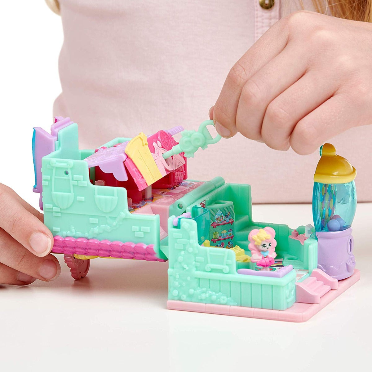 Shopkins Lil Secrets Sweet Retreat Candy Shop 57475 - Colorland Toys