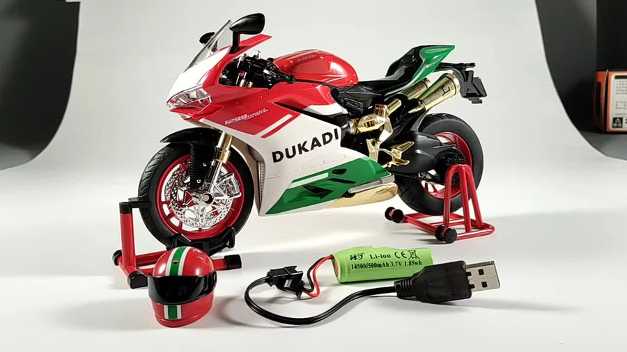 Ducati Panigale 1199 Die-Cast With Helmet, Smoke And Light 1:9 Scale 8678B — image 2