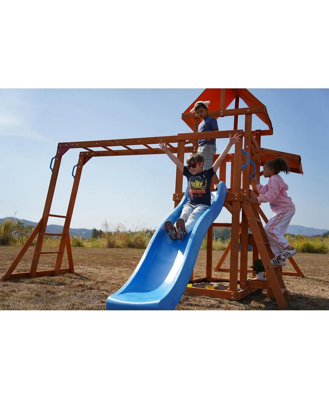 DYNAMIC SPORTS ARABIAN PRONGHORN WOODEN SWING SET