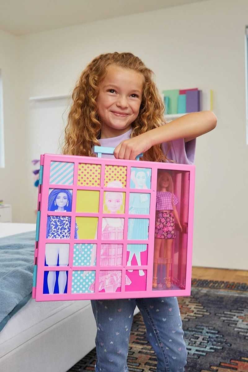 Barbie Fashionista Dream Closet 30 Plus Pieces GBK10 — image 2