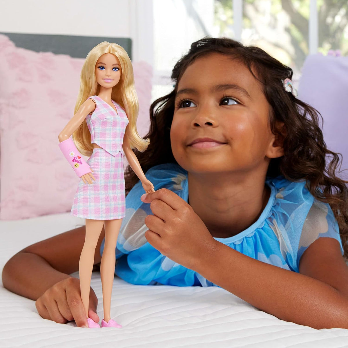 Barbie JJN56 Fashionistas Doll with Plaster Arm Accessory — image 2