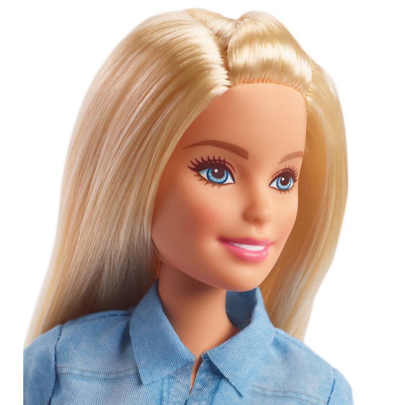Barbie Travel Doll & Accessories FWV25 — image 2