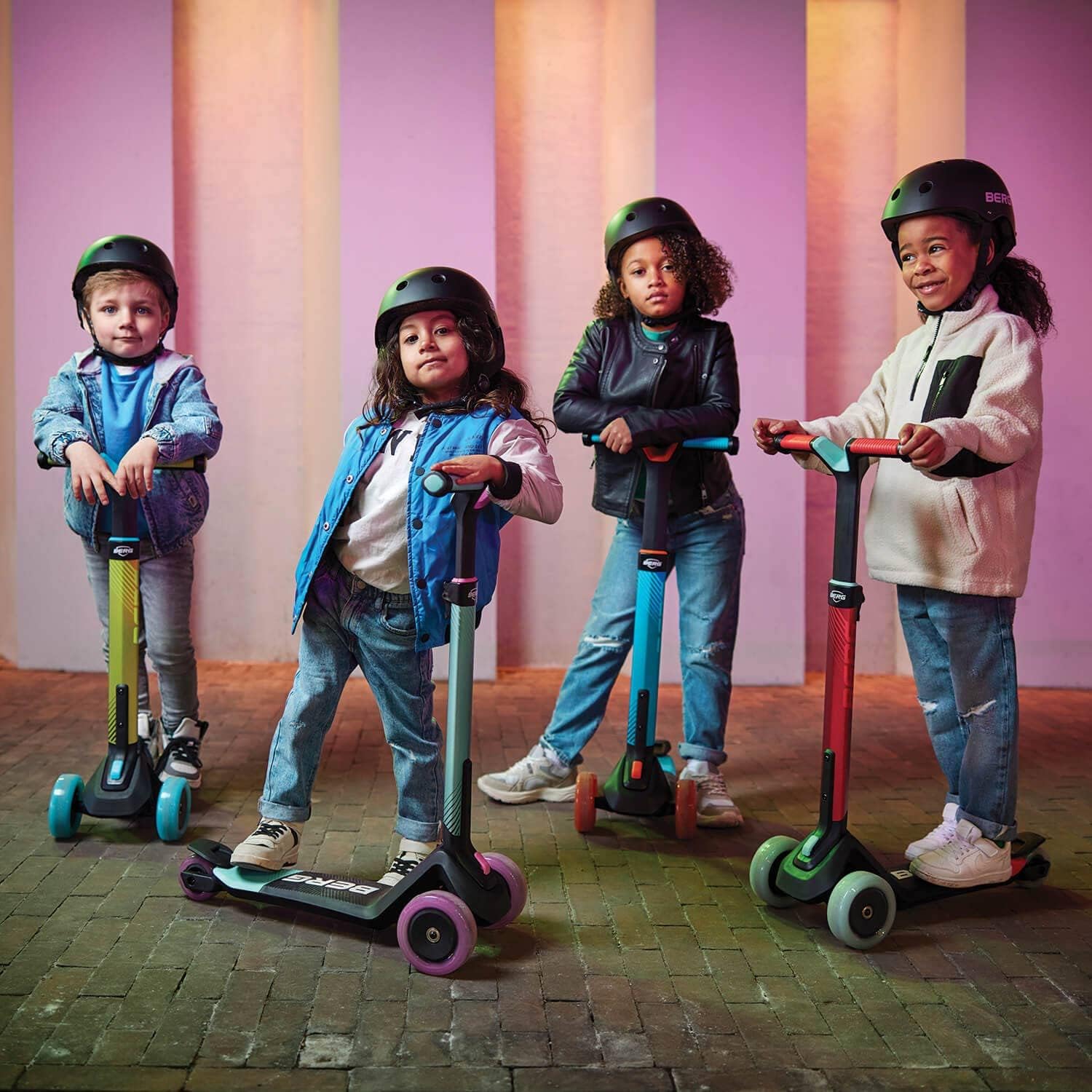 Berg Nexo Foldable Lights LEO - Deck Mint 24.77.15.00 - Colorland Toys