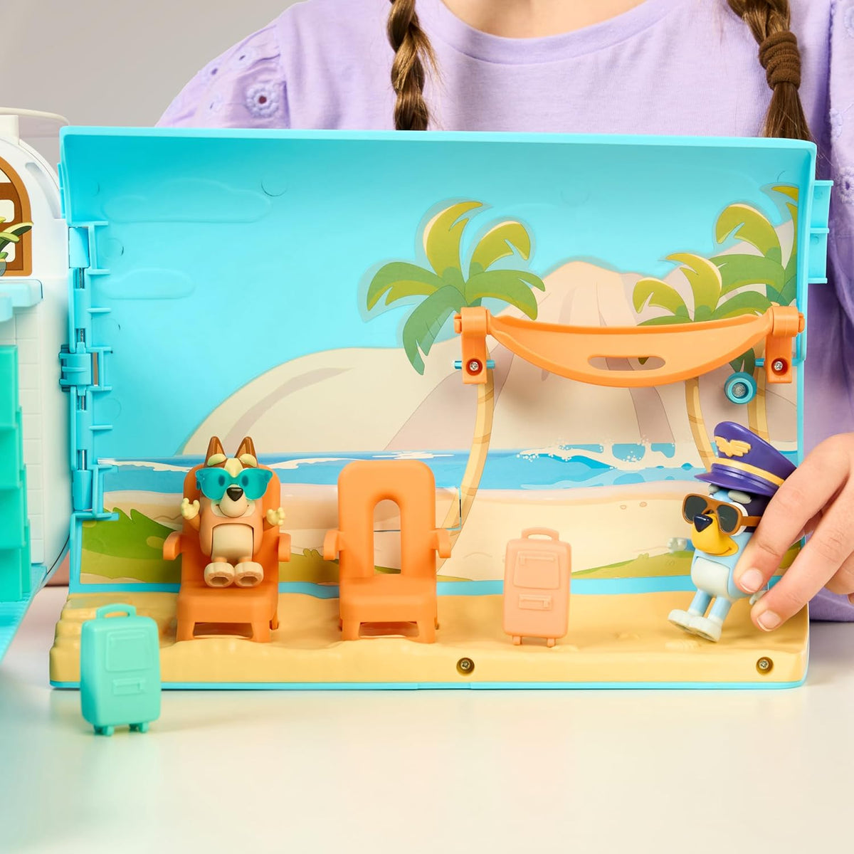 Bluey 3-in-1 Airplane Playset – Plane, Resort & Boat | Lights, Sounds & Exclusive Bluey & Bingo Figures 17670 — image 7