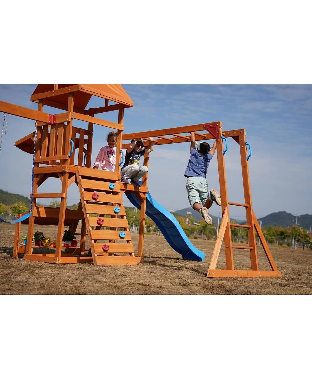 DYNAMIC SPORTS ARABIAN PRONGHORN WOODEN SWING SET - Colorland Toys