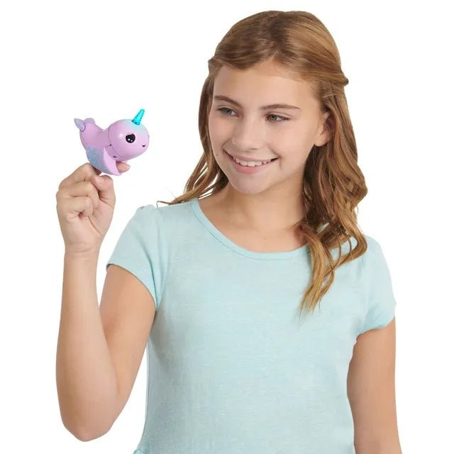 Fingerlings Light Up Narwhal 36990 — image 3