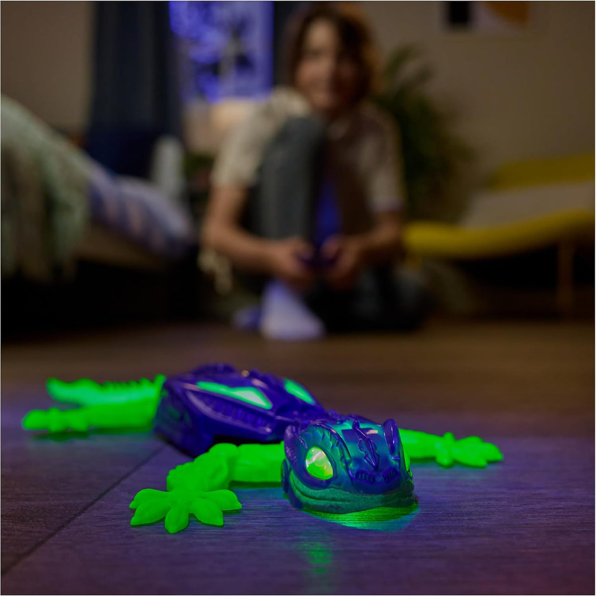Hex Bots Wall Crawler Gecko Glow In The Dark 6075451 — image 5
