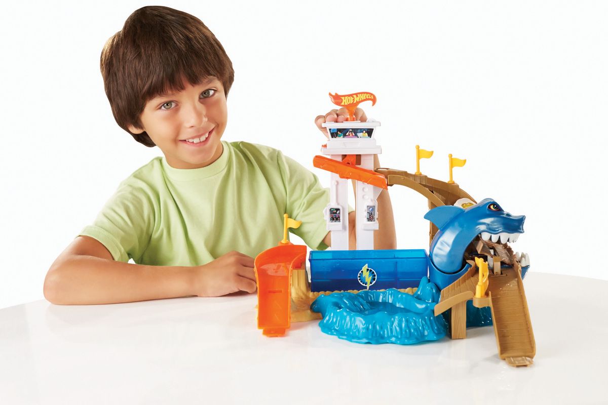 Hot Wheels City Colour Shifters Sharkport Showdown Playset BGK04 — image 6