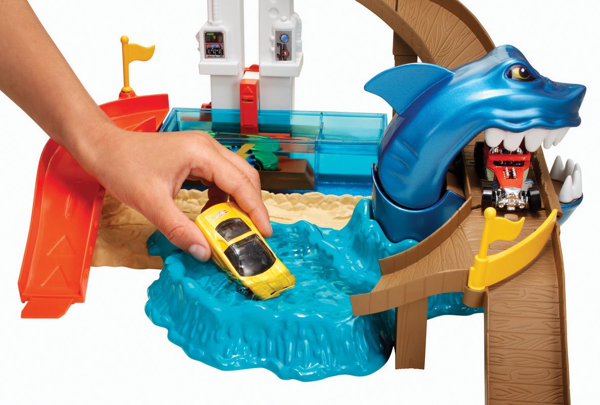 Hot Wheels City Colour Shifters Sharkport Showdown Playset BGK04 — image 2