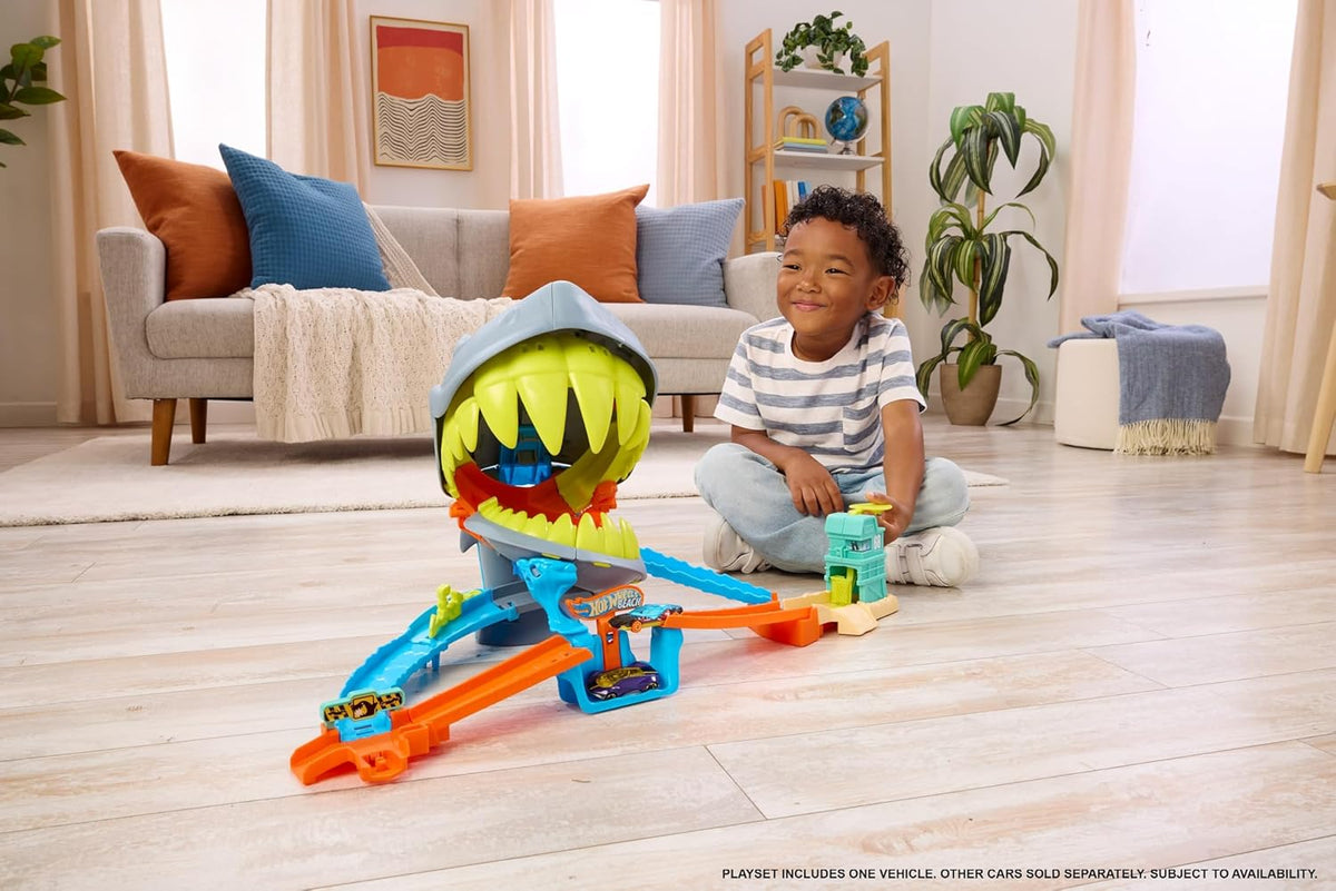 Hot Wheels City Shark Chomp Beach Playset JHL96 — image 5
