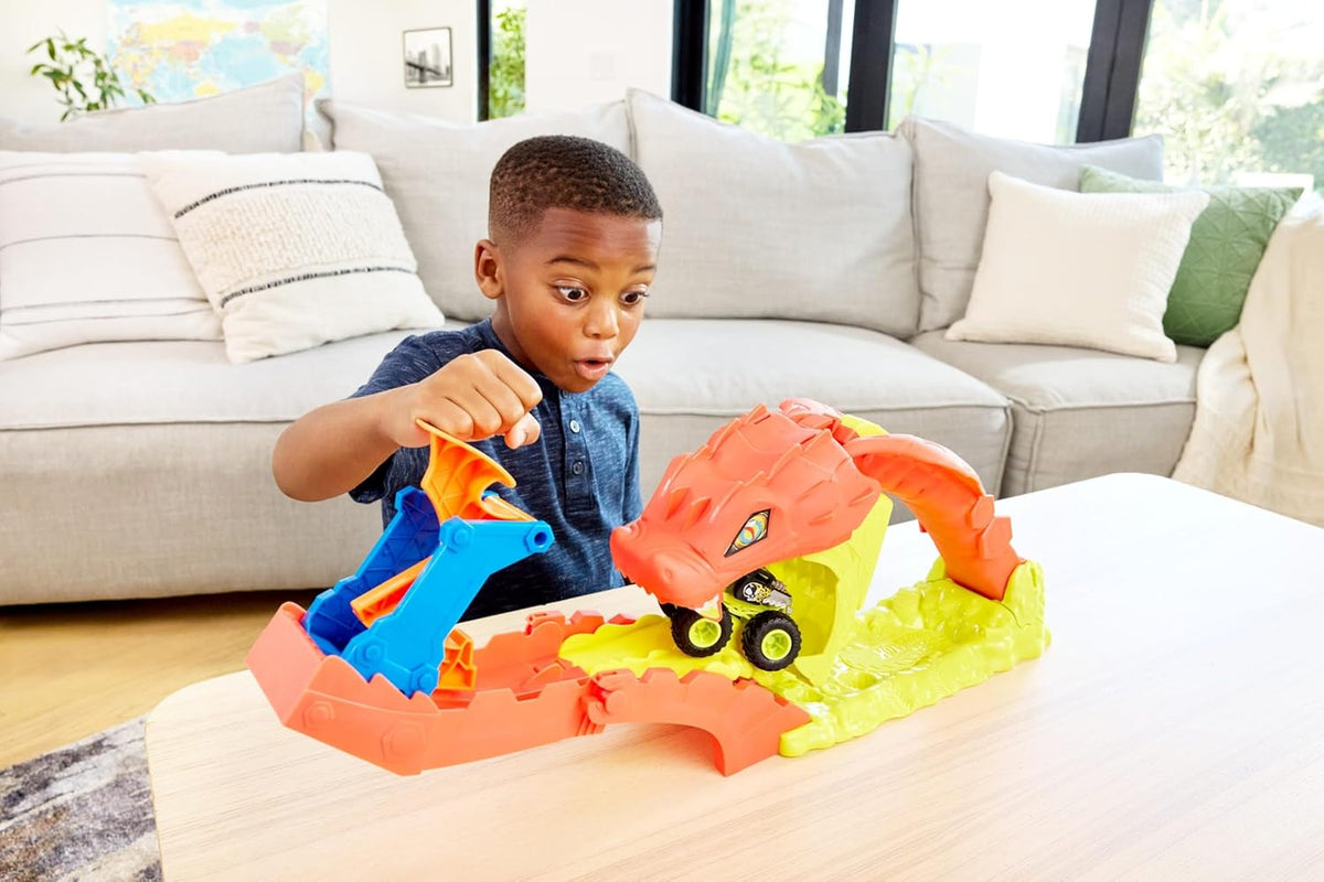 Hot Wheels Monster Trucks Snake Slam Takedown Playset — image 2