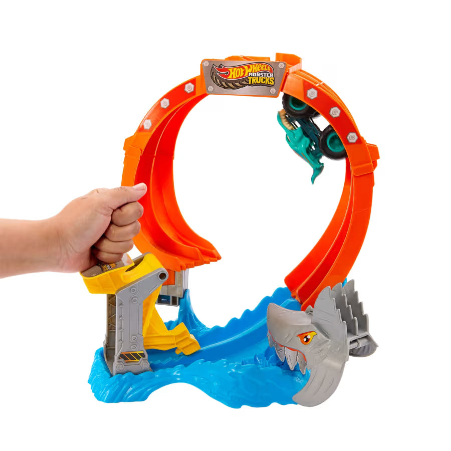 Hot Wheels Monster Trucks Corkscrew Shark Smash JFR08 — image 3