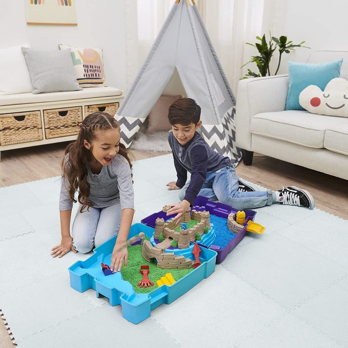 Kinetic Sand Super Sandbox 6060437 - Colorland Toys