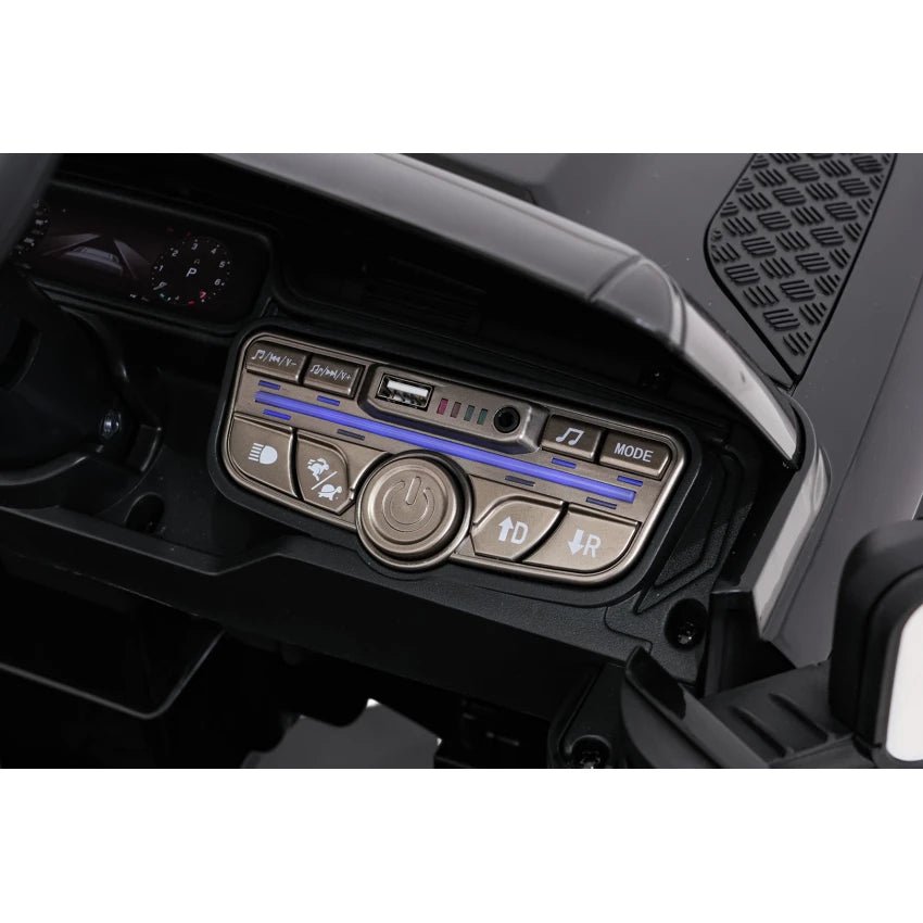 Land Rover Defender Licensed Ride On Car 12V Black QLS-8626 — image 9