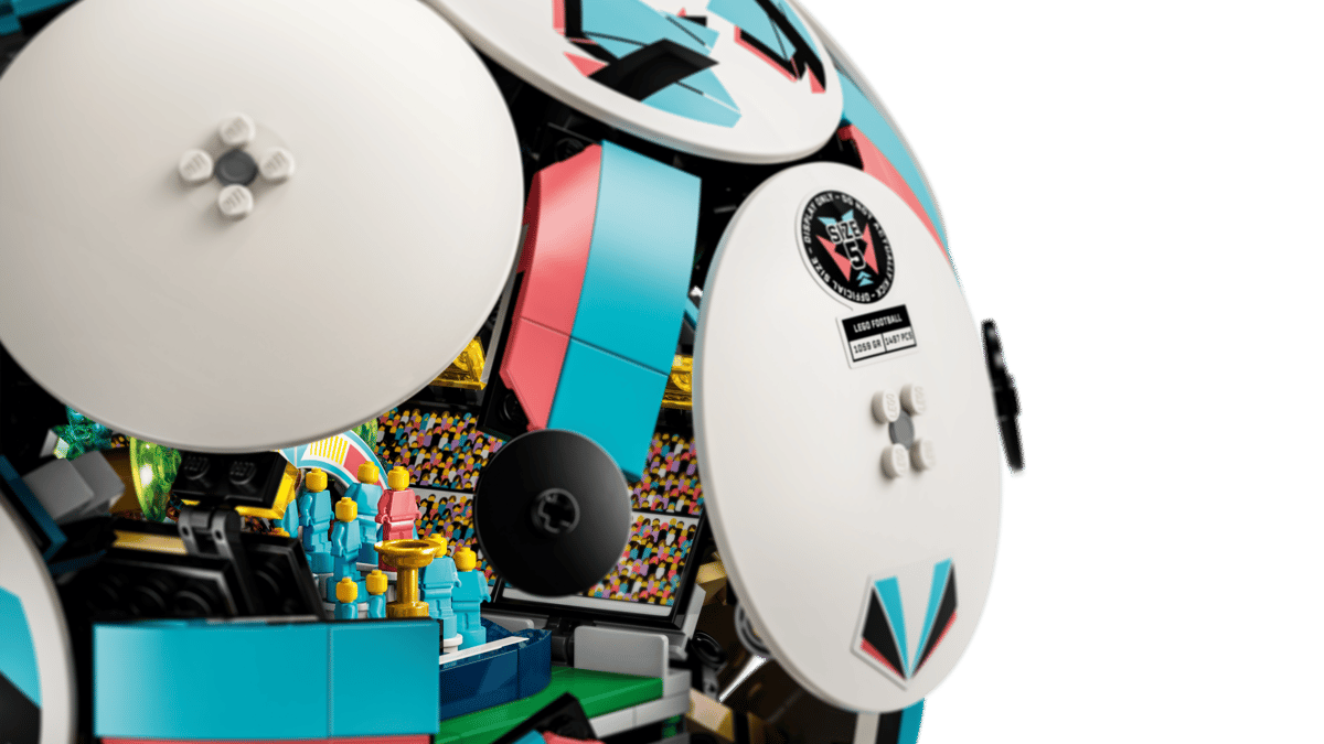 LEGO 43019 Special Edition Soccer Ball — image 3