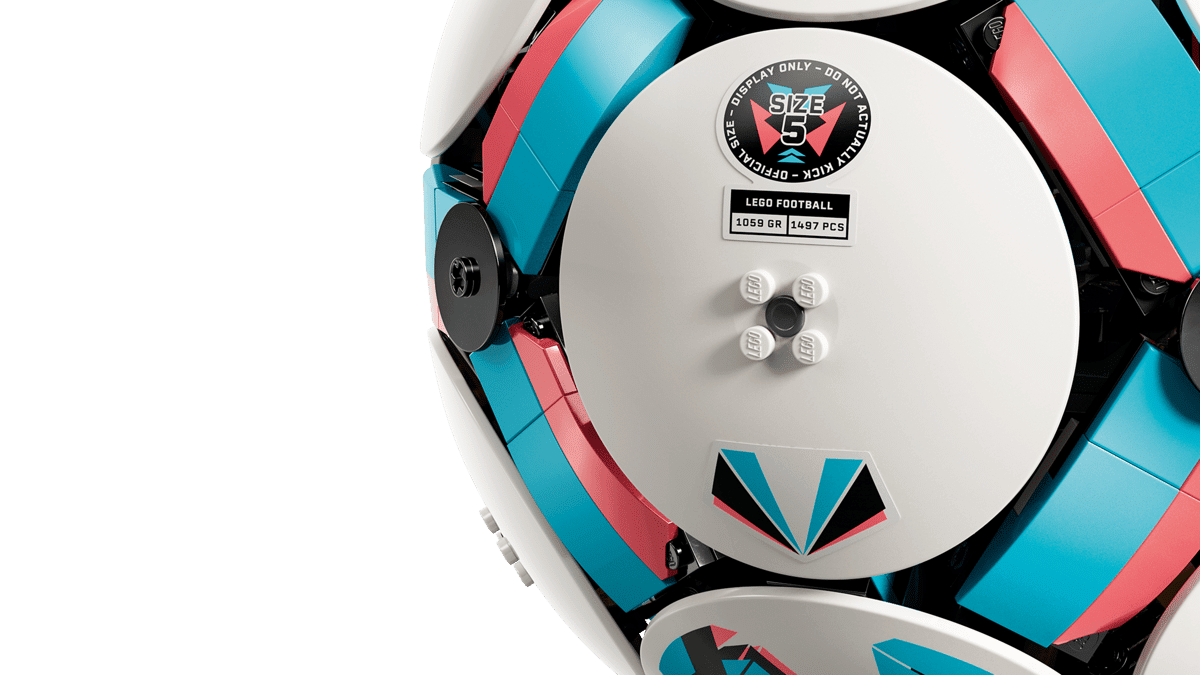 LEGO 43019 Special Edition Soccer Ball — image 4