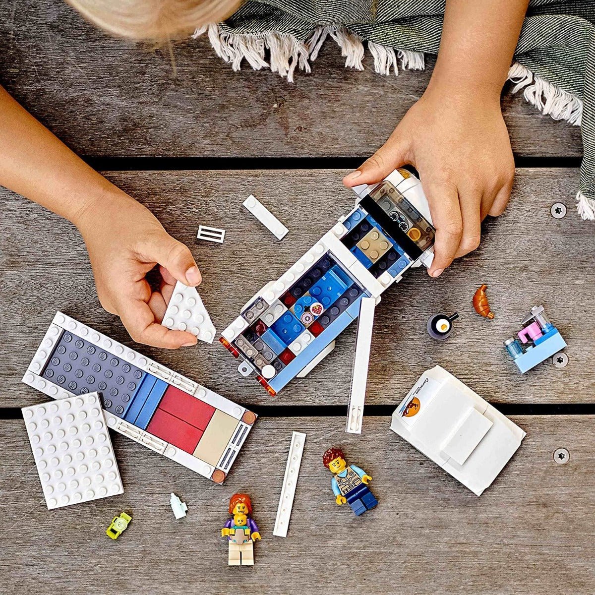 LEGO City Holiday Camper Van 6327954/60283 — image 10