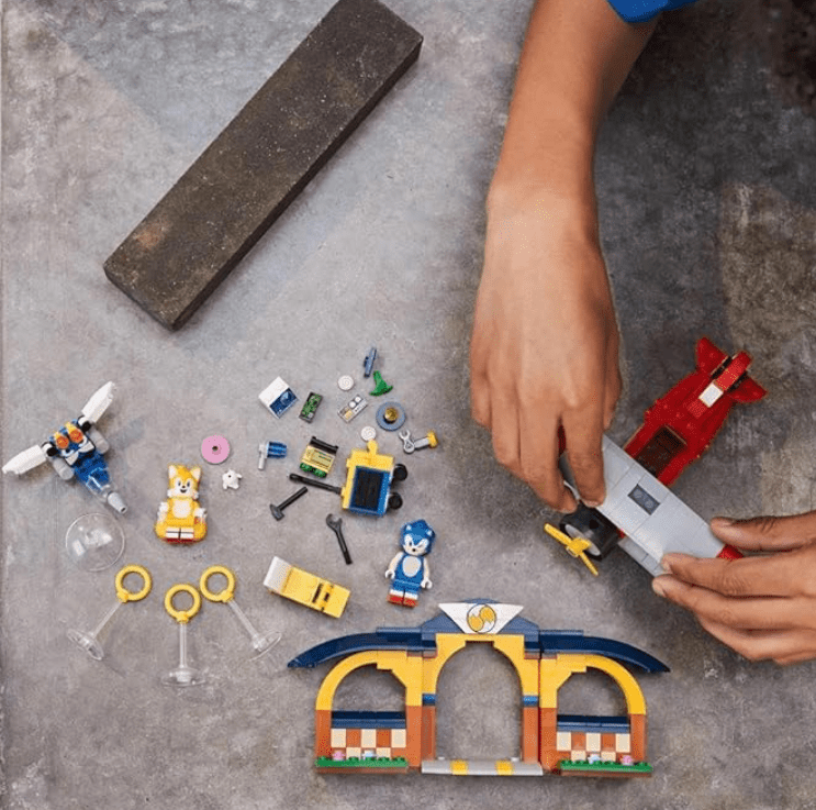 LEGO Sonic The Hedgedog Tails Workshop And Tornado Plane — image 3