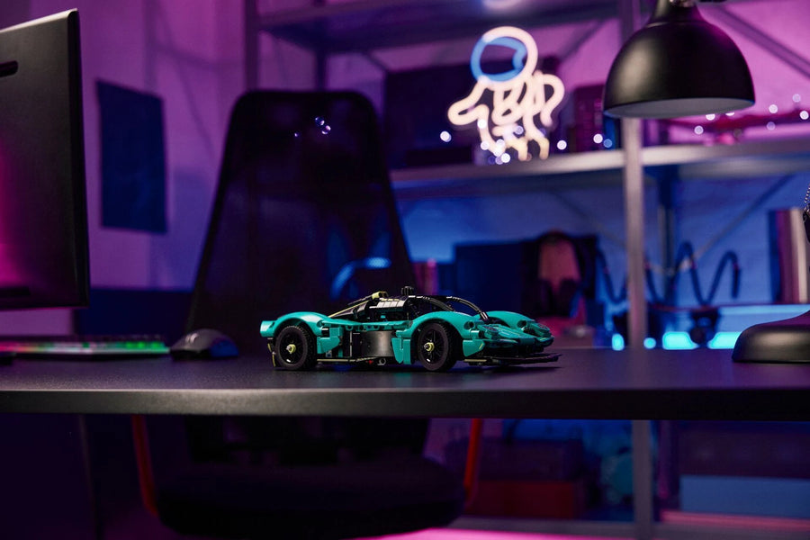 LEGO Technic Aston Martin Valkyrie V29 42208 — image 4