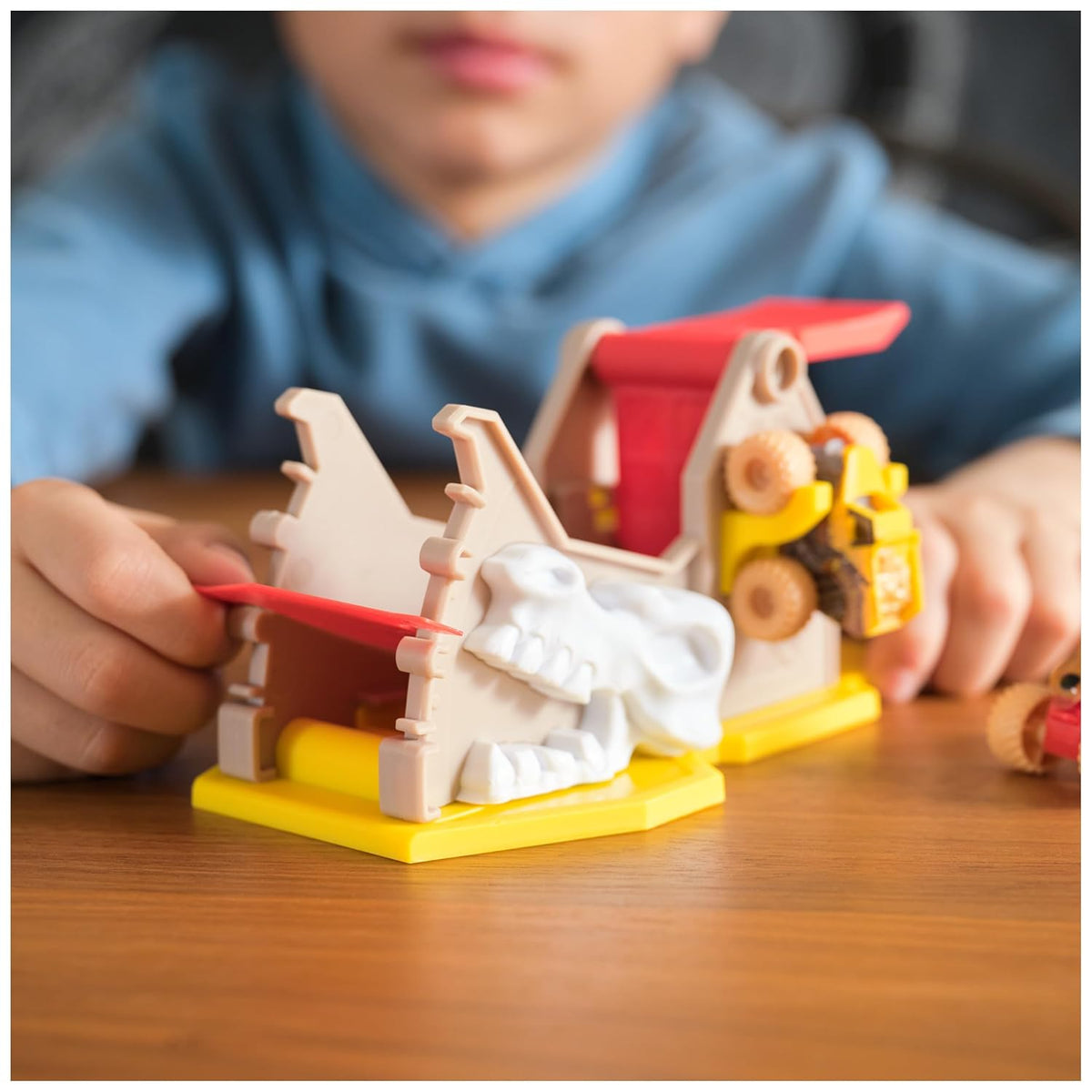 Monster Jam Mini Launchers Boneyard Blaster Playset — image 4
