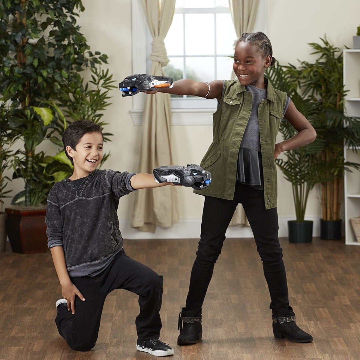 Nerf Black Panther Vibranium Strike Gauntlet E0872 - Colorland Toys