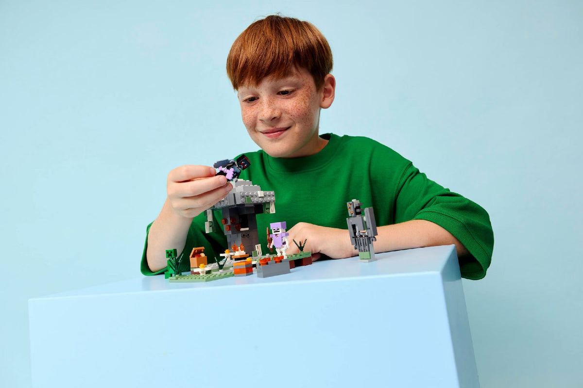 LEGO Minecraft The Pale Garden 21586 — image 6