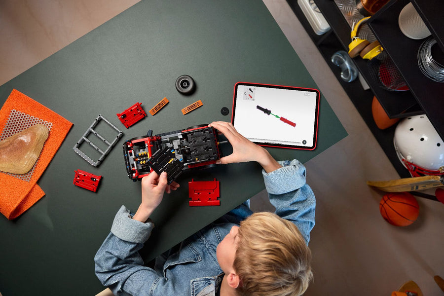 LEGO Technic Ford Bronco SUV V29 42213 — image 3
