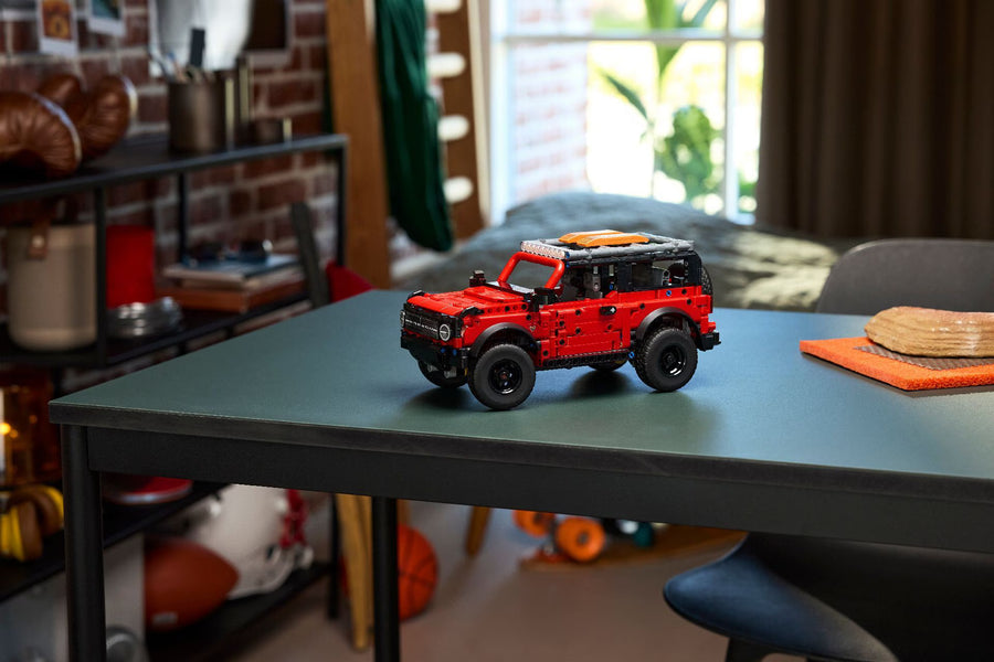 LEGO Technic Ford Bronco SUV V29 42213 — image 5