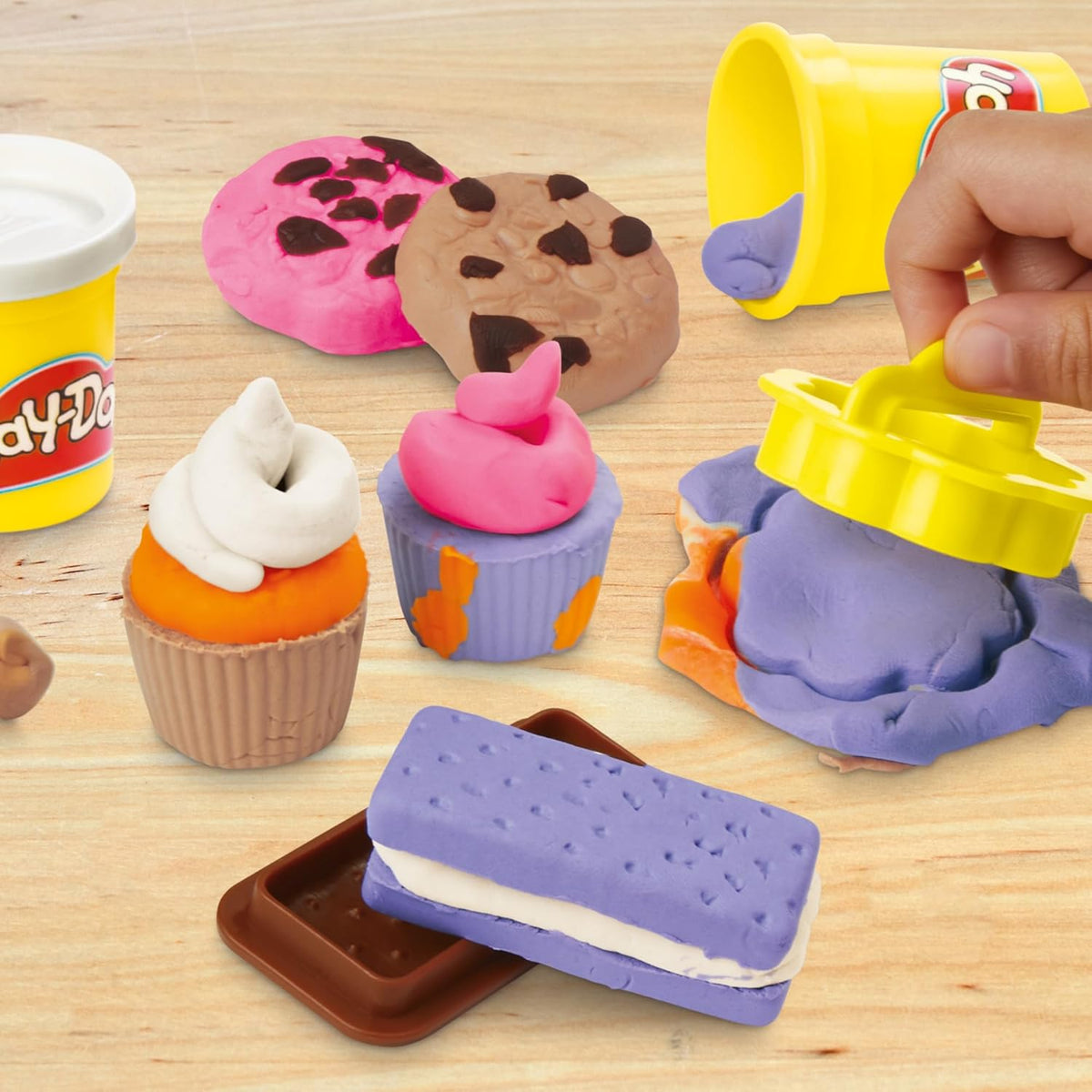 Play-Doh Little Bakery Playset, Sweet Treat Arts & Crafts for Kids 3+ — image 3