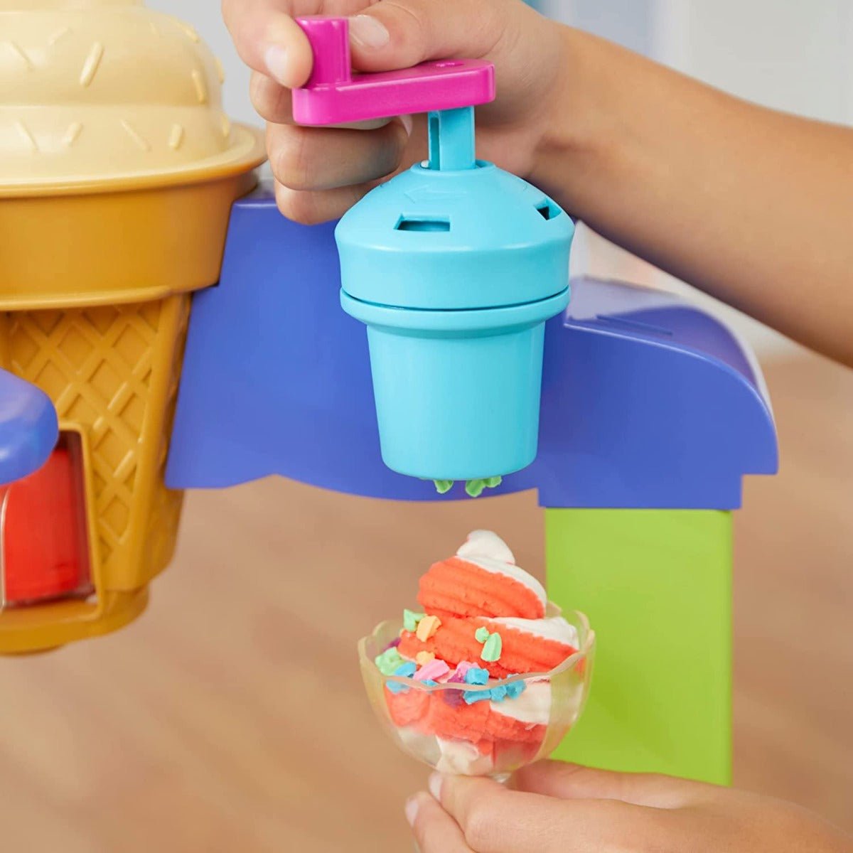 Play-Doh Ultimate Ice Cream Truck Playset F1039 — image 7