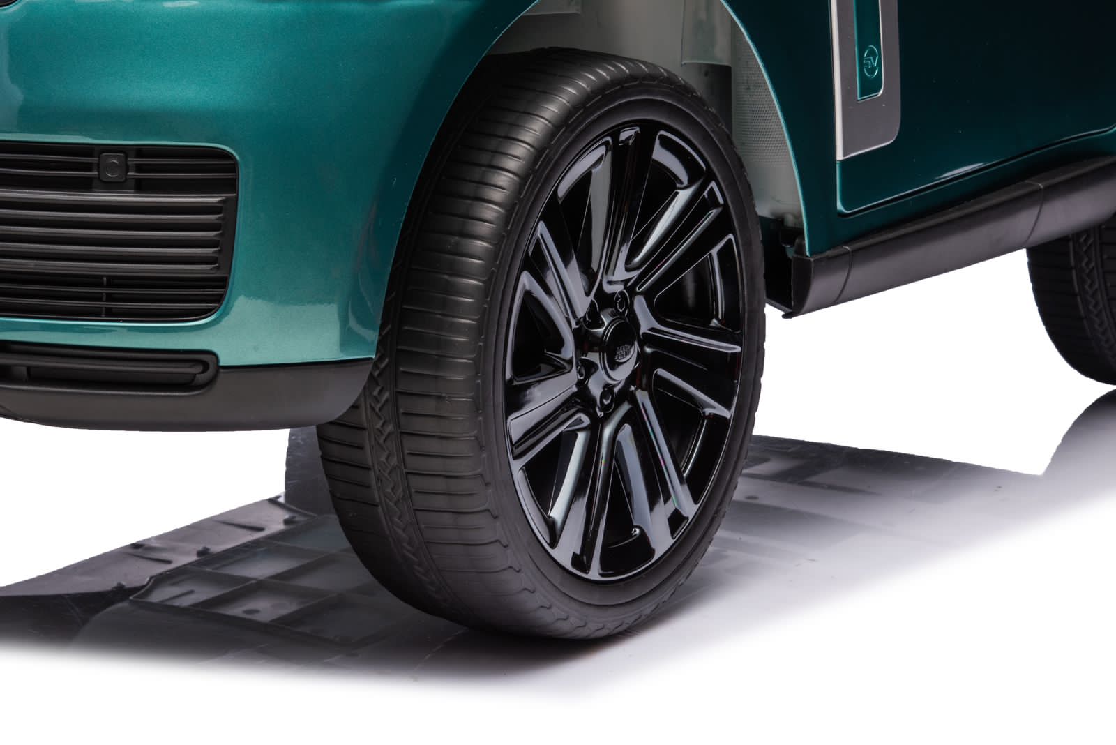 Range Rover Ride On for Kids with Eva Wheels 12V/4M Painted, Green - Colorland Toys