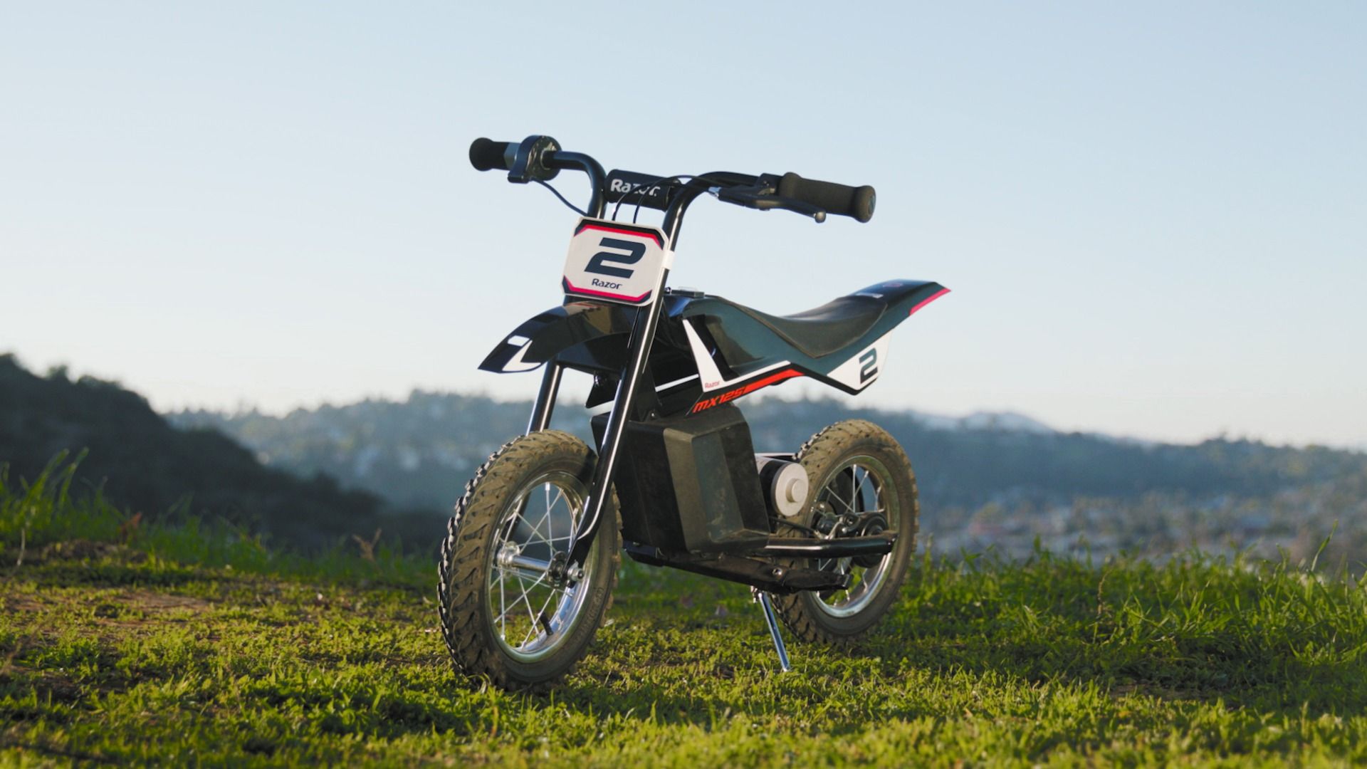 Razor MX125 Dirt Rocket Motorbike Black 15173858 - Colorland Toys