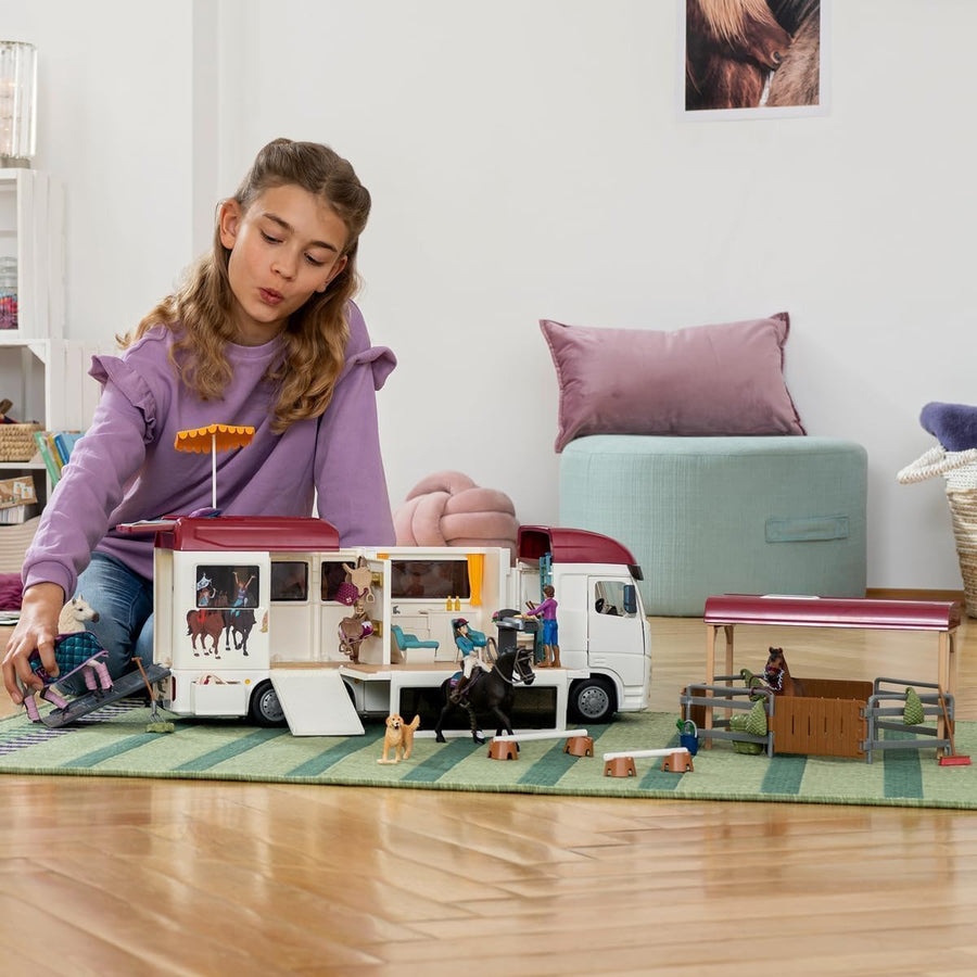 Schleich Horse Club 227PC Lisa Transporter Playset – Horse Toy Set — image 6